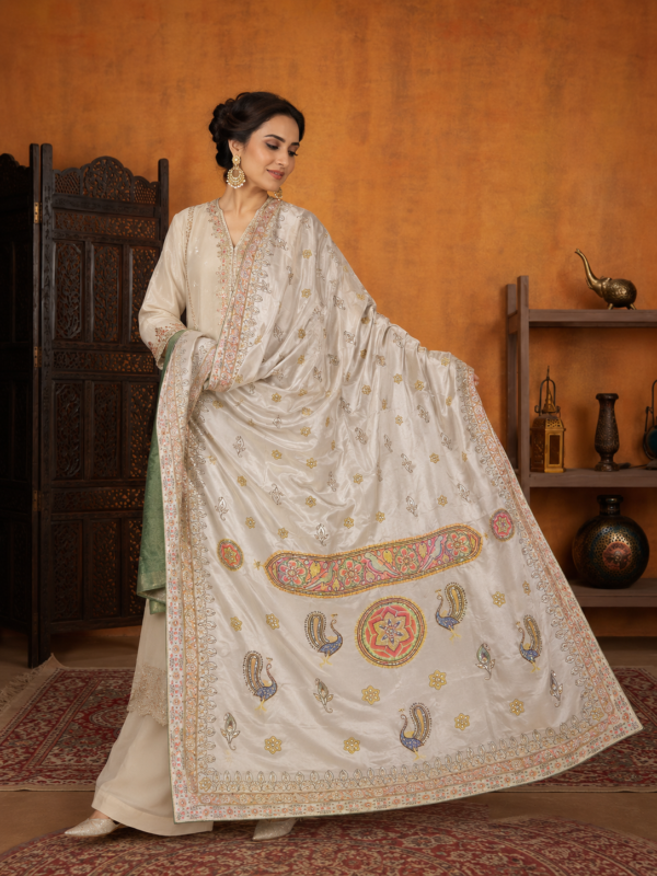 Mehr-e-Safa Ivory Shawl